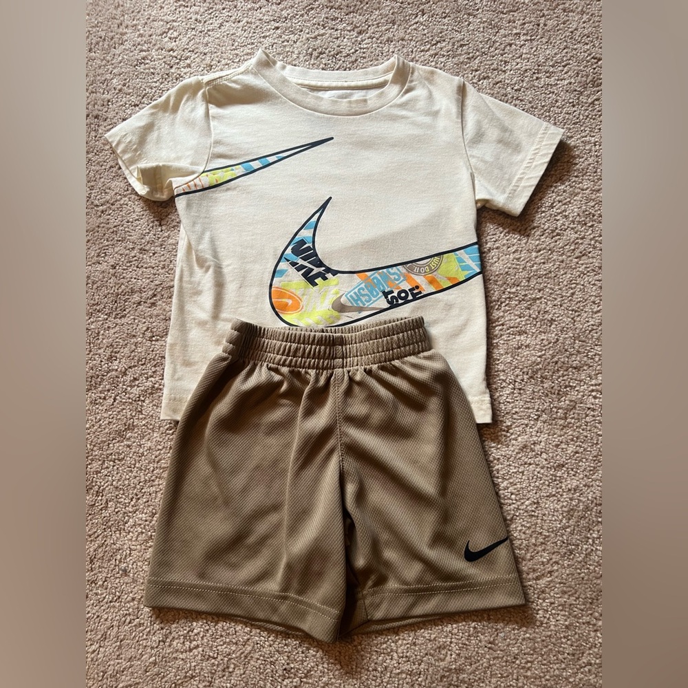 Nike White and Tan Logo T-Shirt